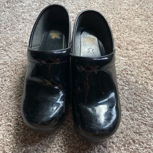 Dansko XP patent leather 39